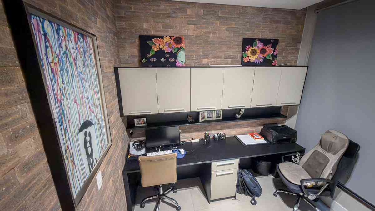 LINDA CASA EM CONDOMÍNIO ALTO PADRÃO!