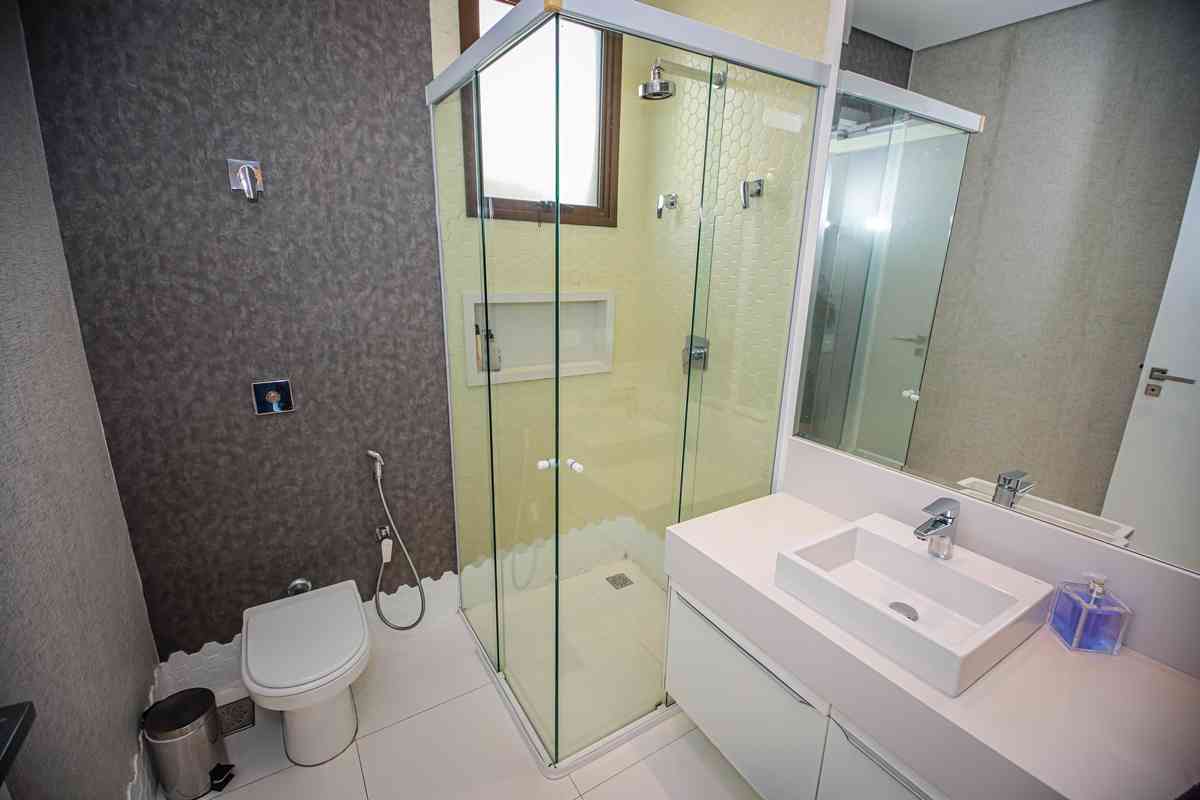 LINDA CASA EM CONDOMÍNIO ALTO PADRÃO!
