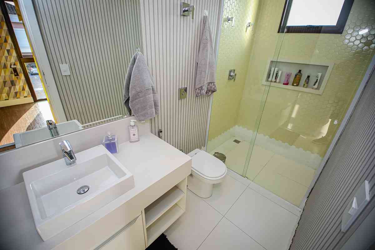 LINDA CASA EM CONDOMÍNIO ALTO PADRÃO!