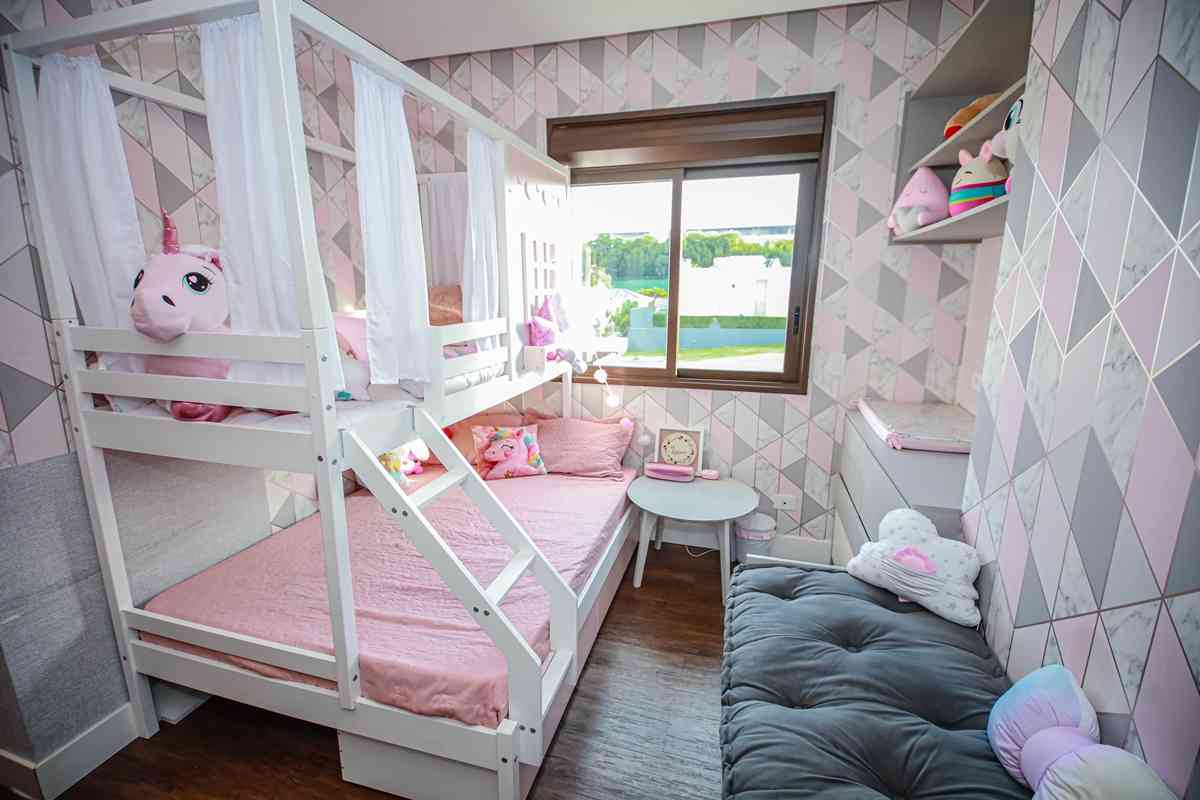 LINDA CASA EM CONDOMÍNIO ALTO PADRÃO!