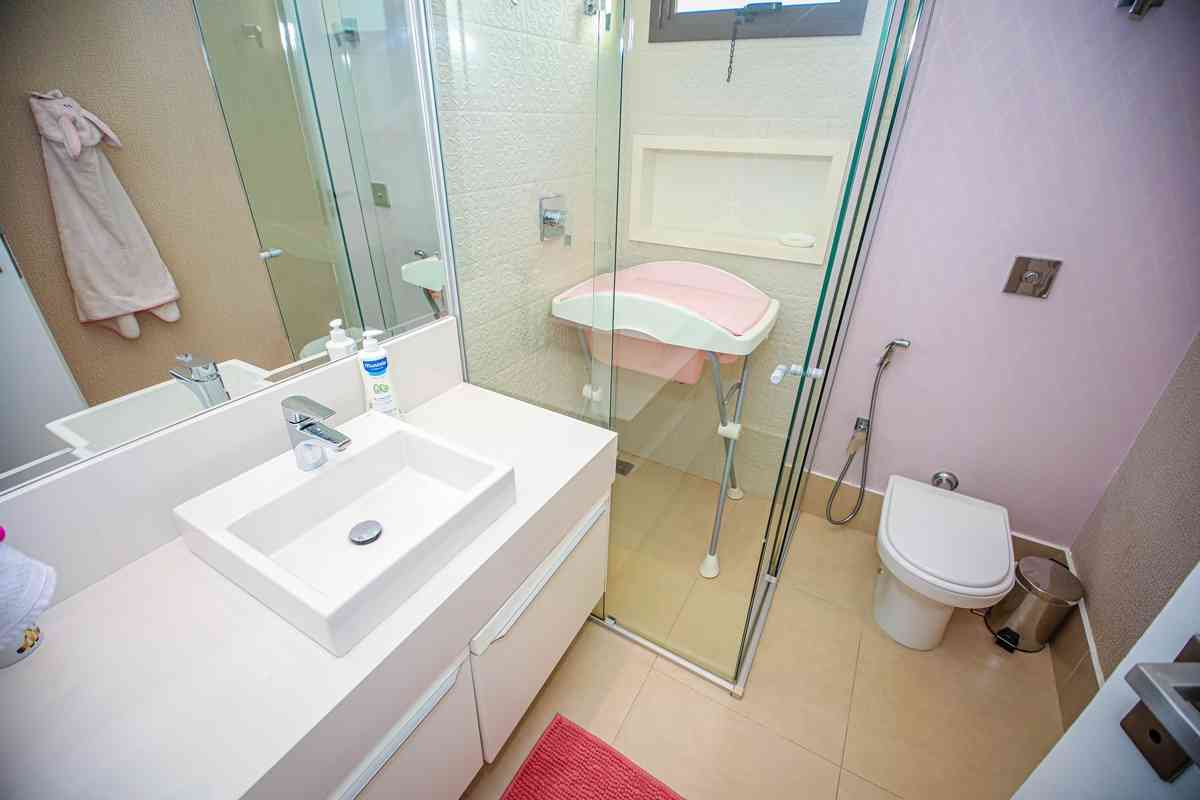 LINDA CASA EM CONDOMÍNIO ALTO PADRÃO!
