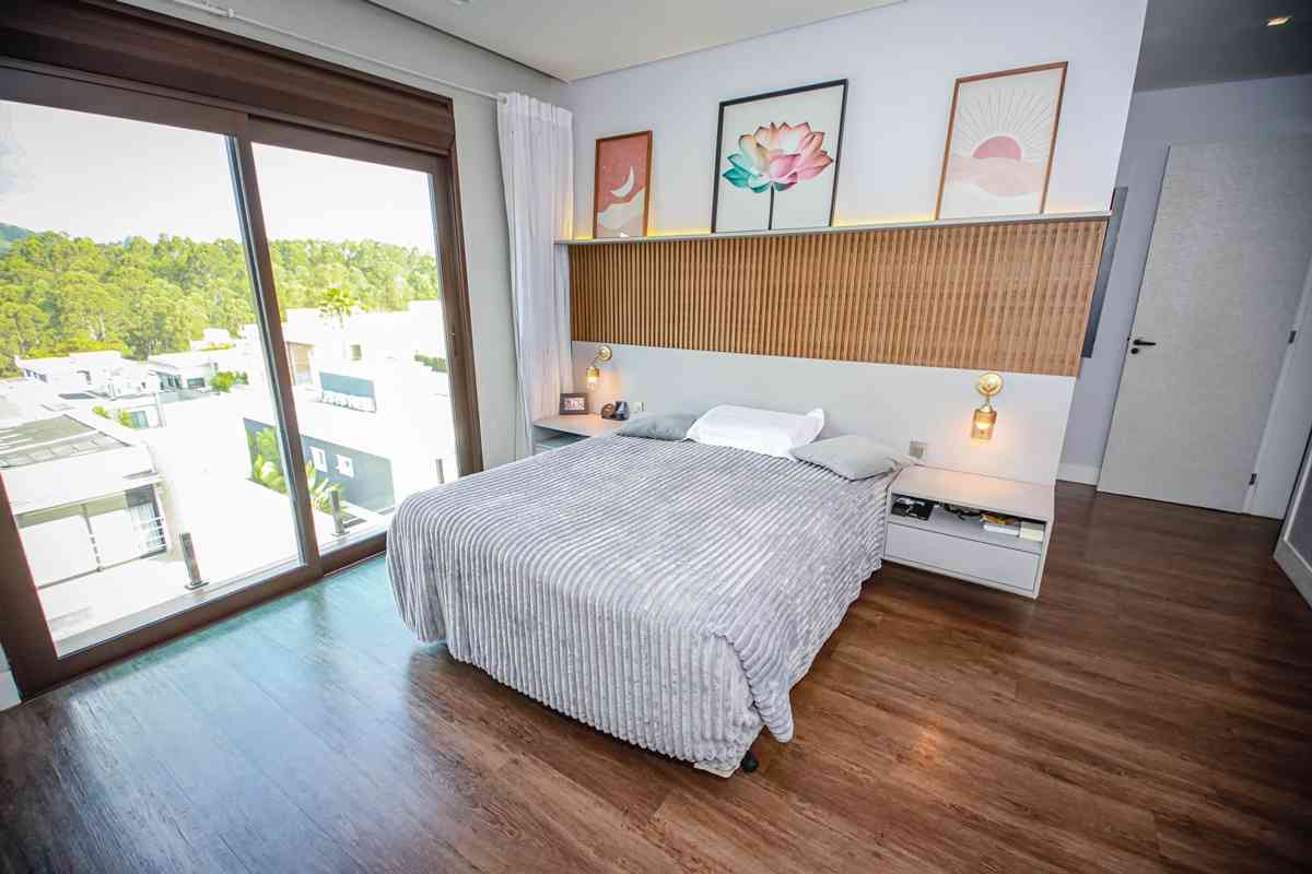 LINDA CASA EM CONDOMÍNIO ALTO PADRÃO!