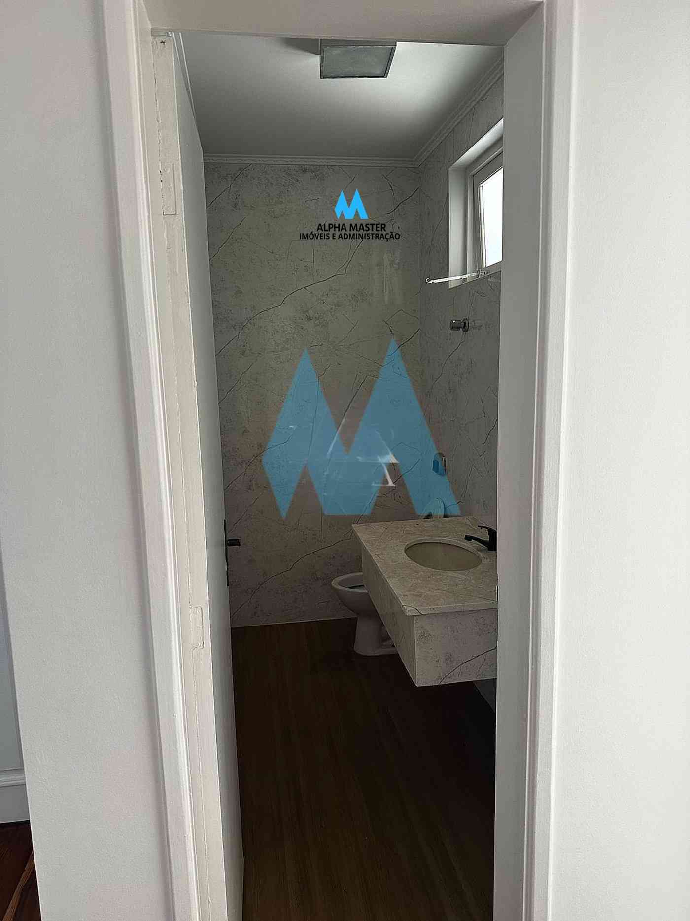 CASA COM RETROFIT, CLEAN!