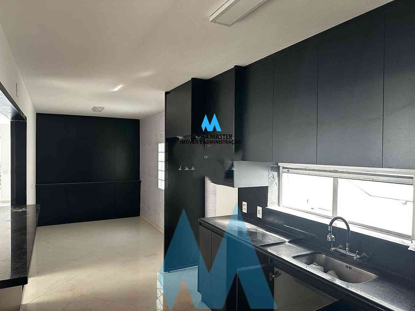 CASA COM RETROFIT, CLEAN!