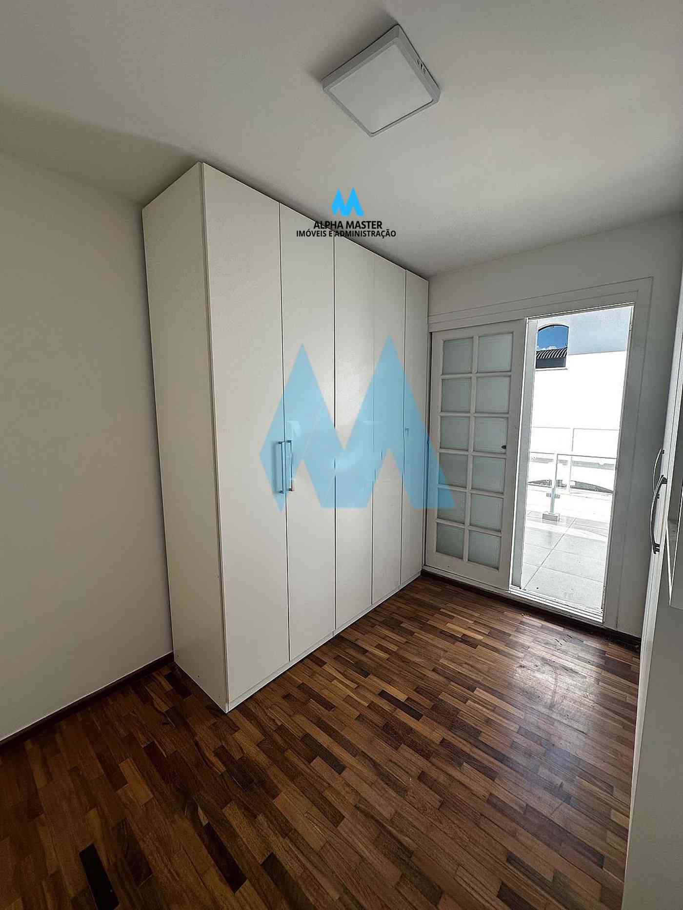 CASA COM RETROFIT, CLEAN!