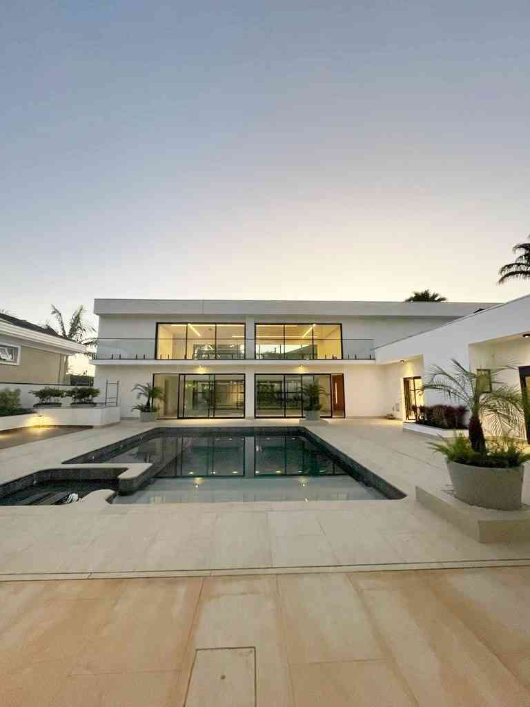 CASA ALTO PADRÃO!