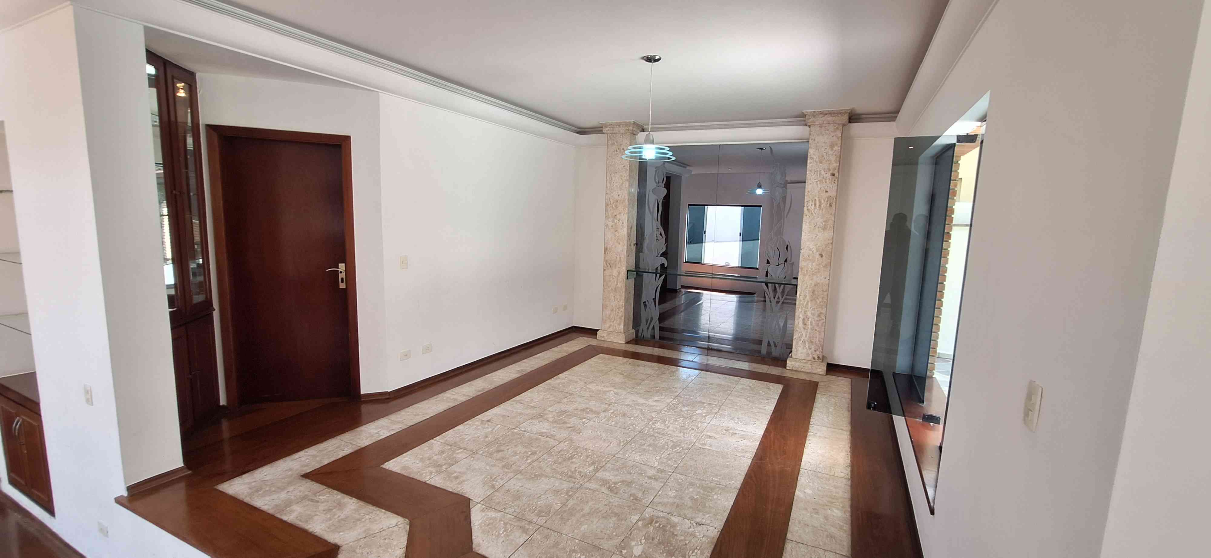 LINDA CASA EM CONDOMÍNIO FECHADO!