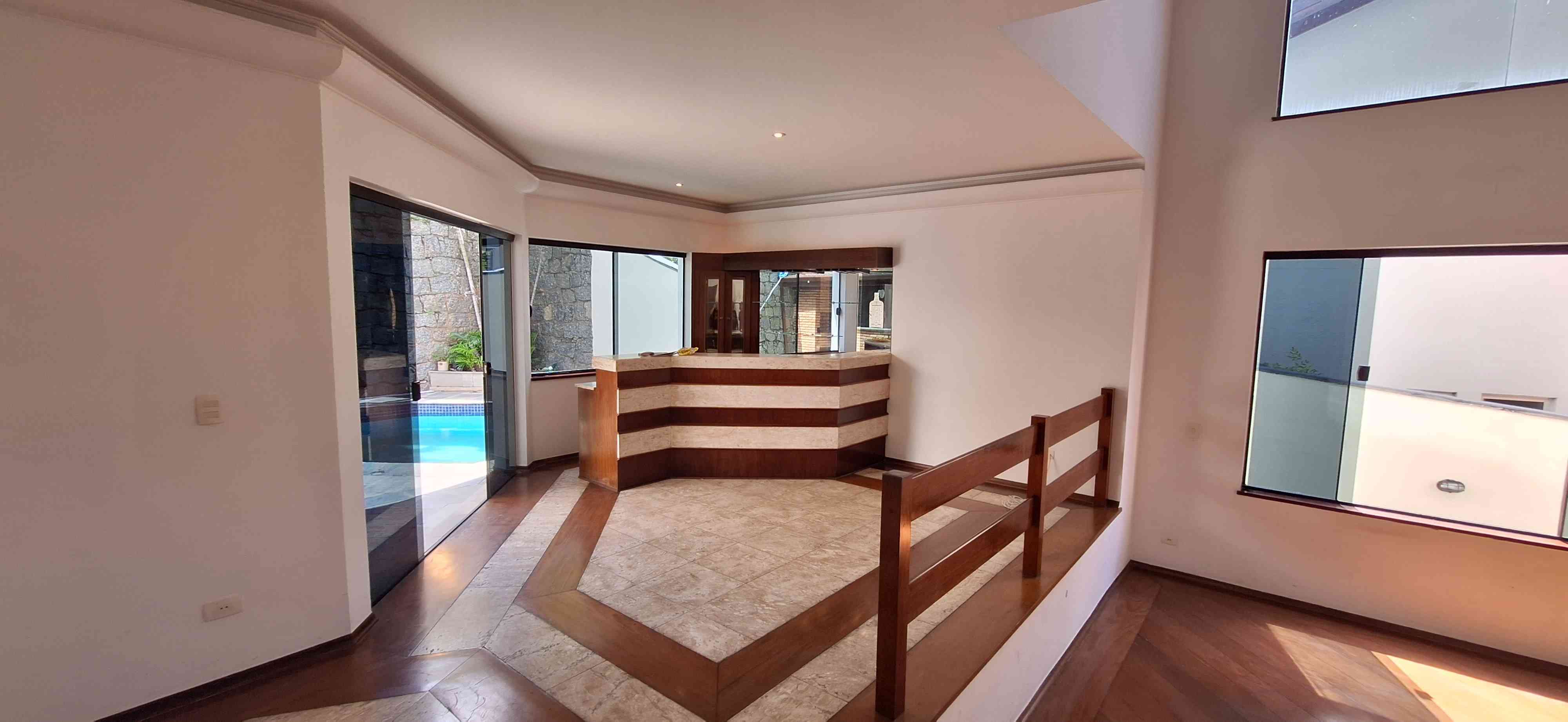 LINDA CASA EM CONDOMÍNIO FECHADO!