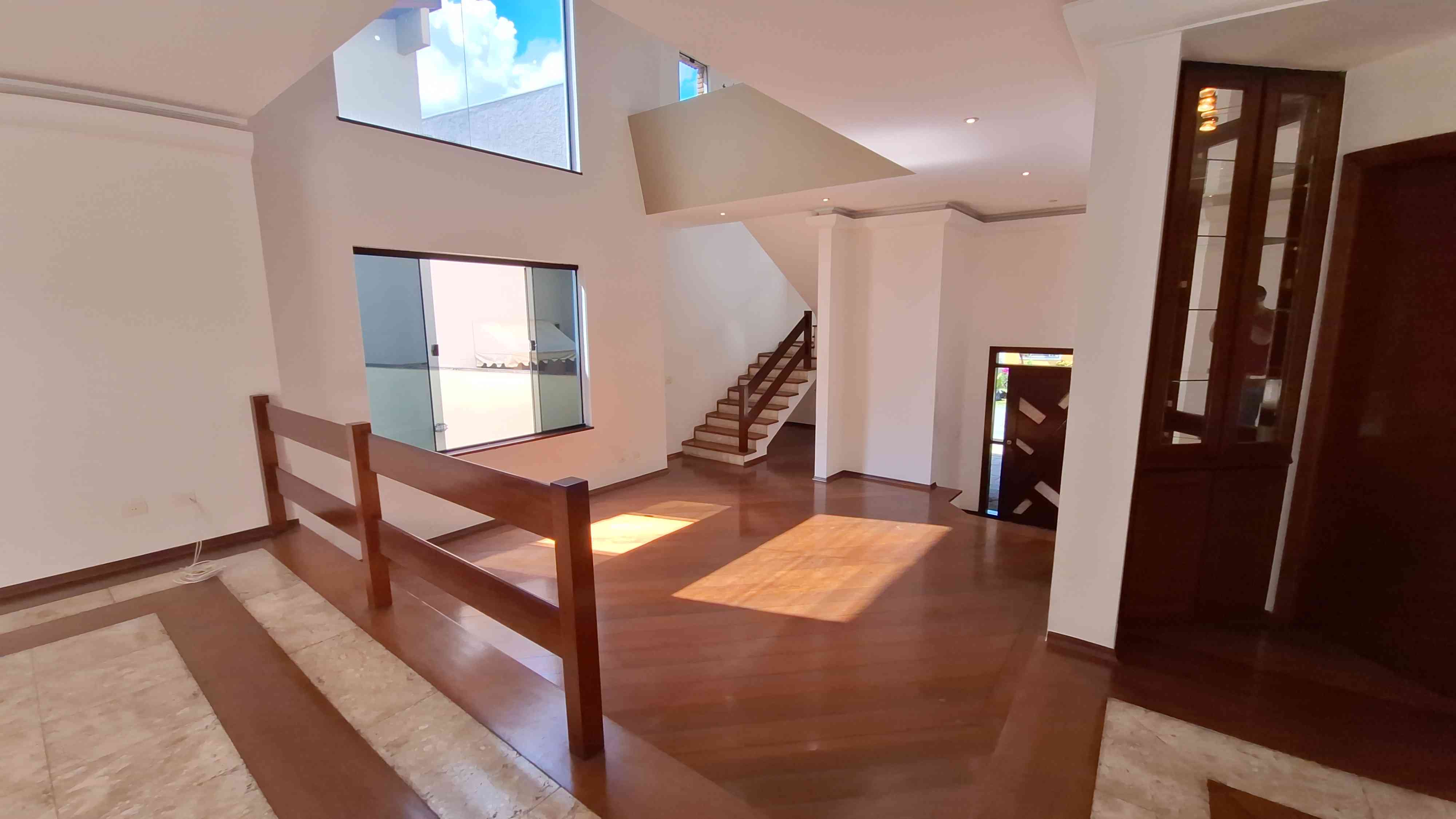 LINDA CASA EM CONDOMÍNIO FECHADO!