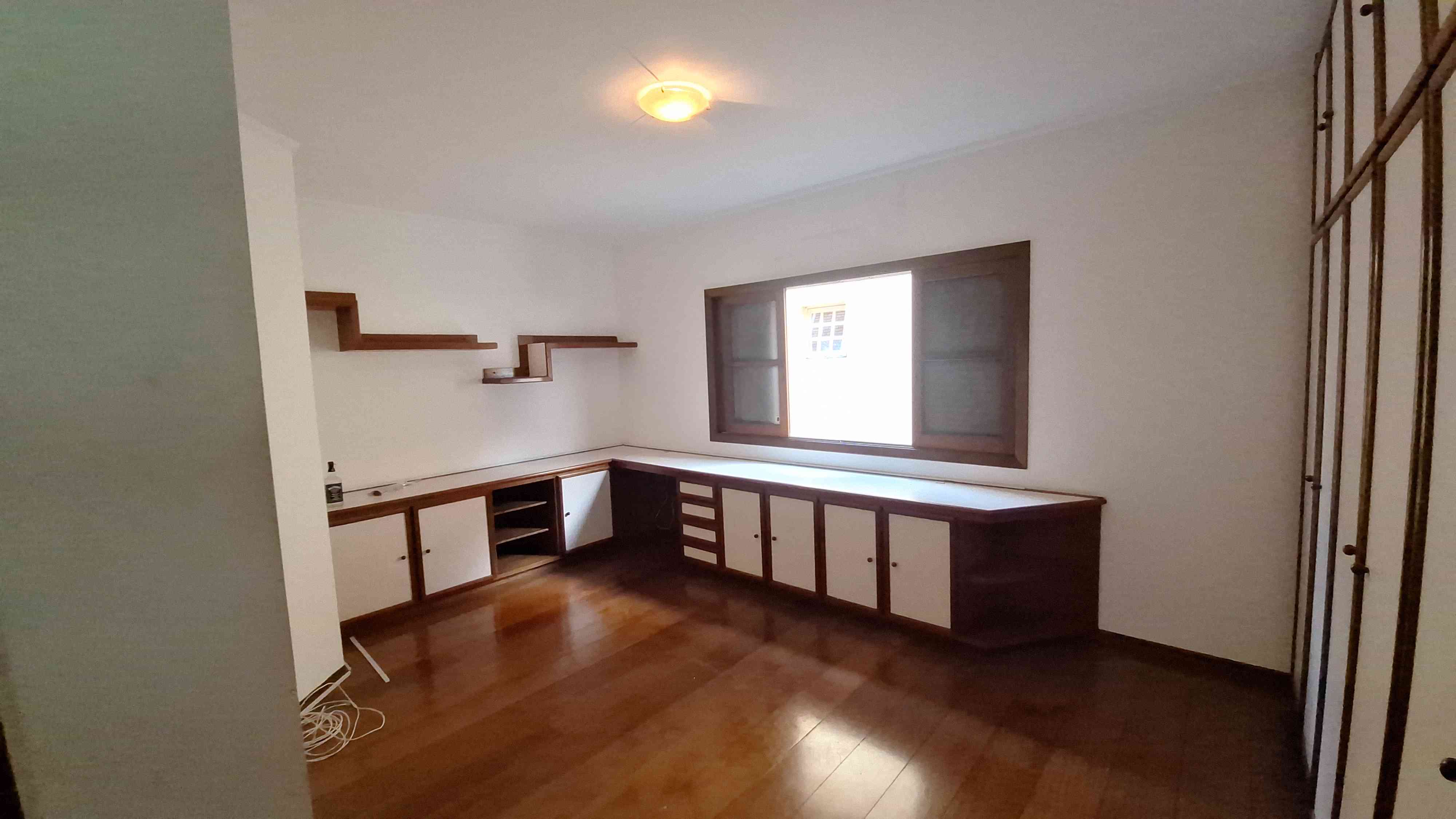 LINDA CASA EM CONDOMÍNIO FECHADO!