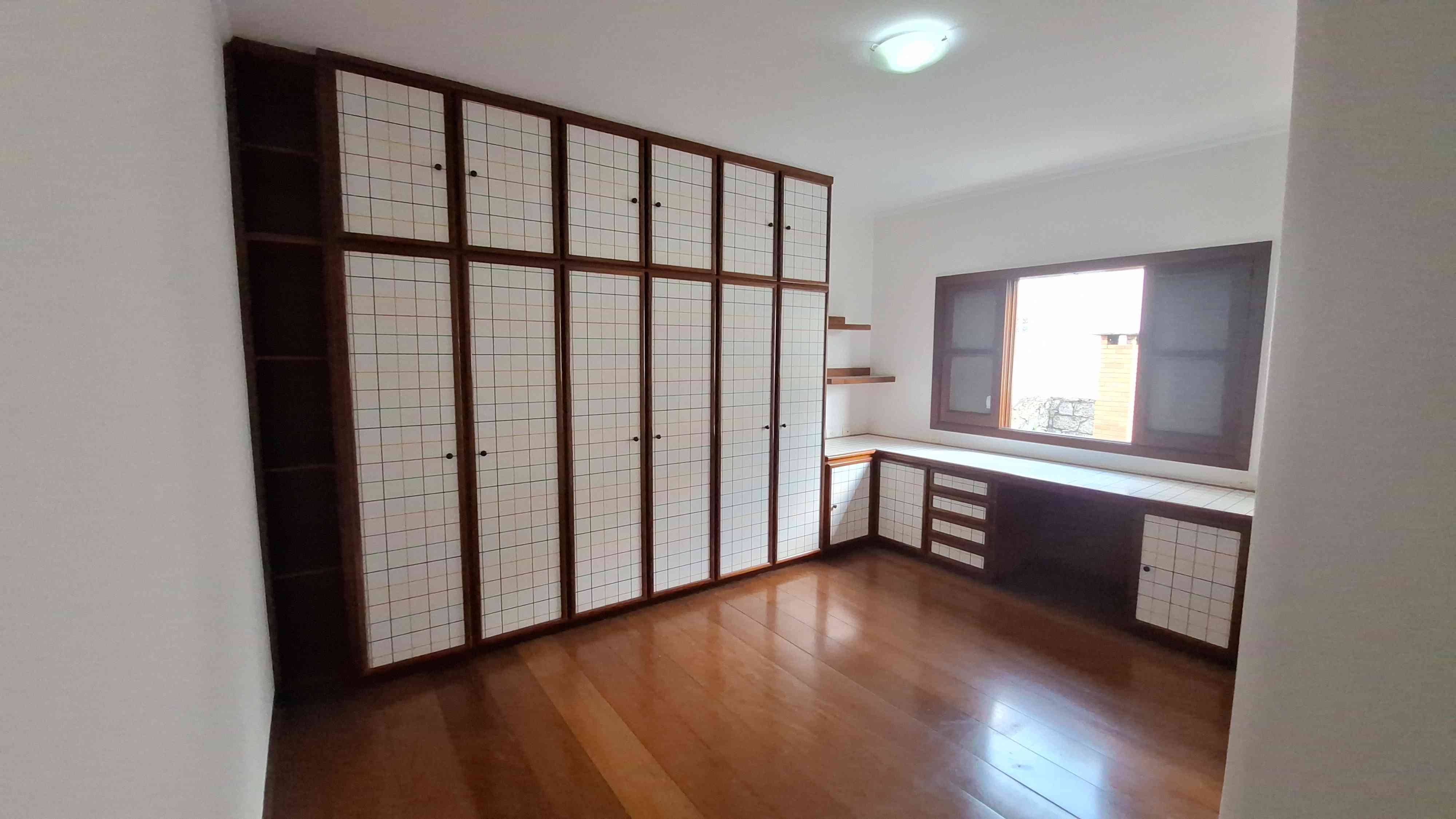 LINDA CASA EM CONDOMÍNIO FECHADO!