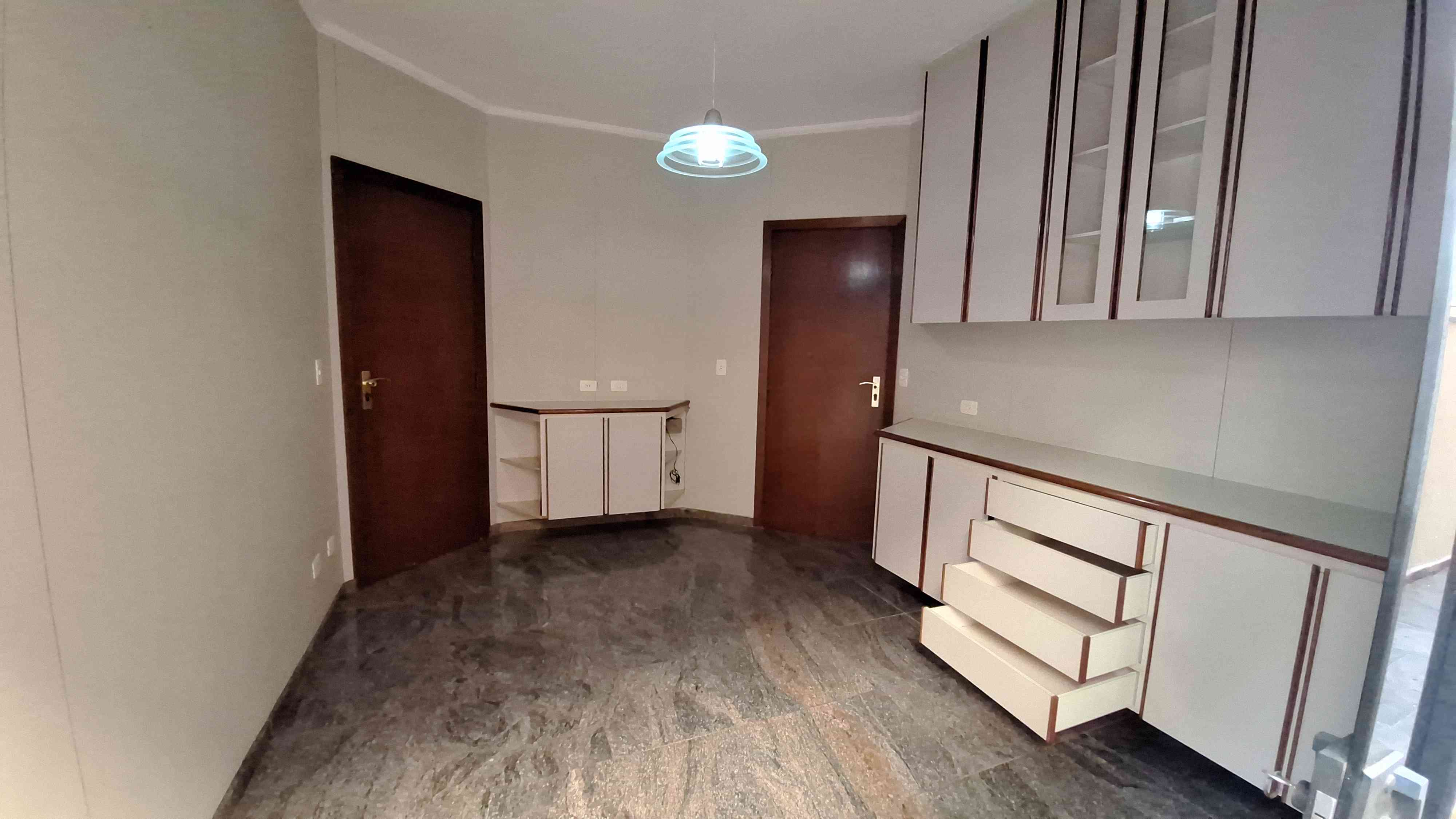 LINDA CASA EM CONDOMÍNIO FECHADO!
