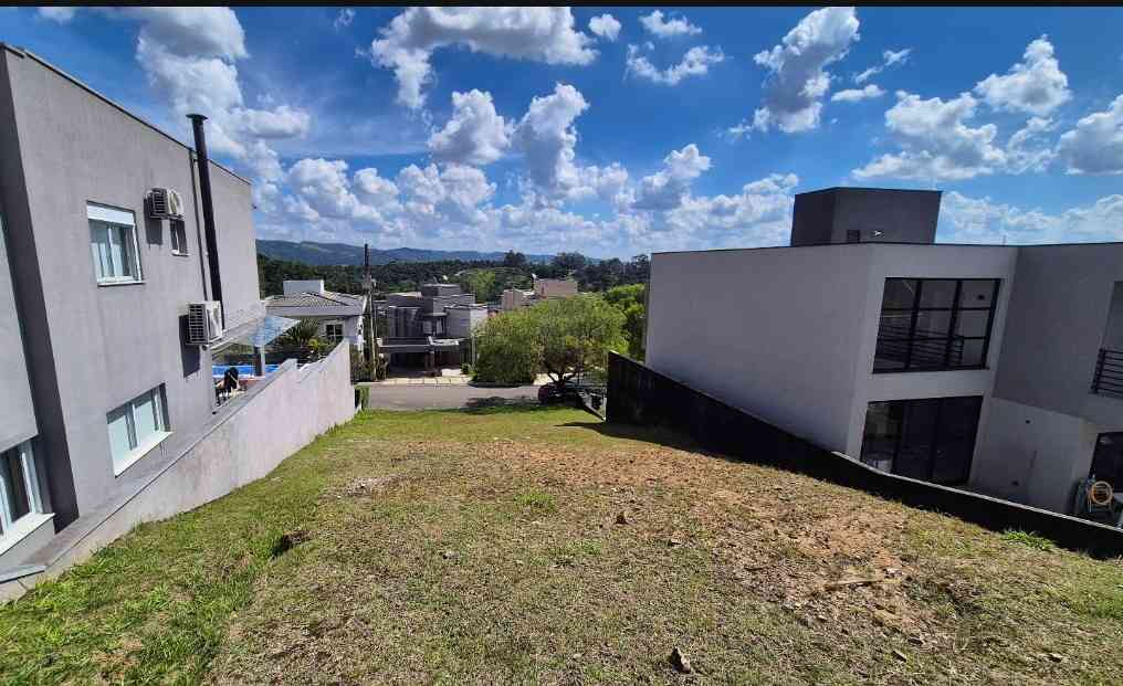 Terreno no Res. Valville!