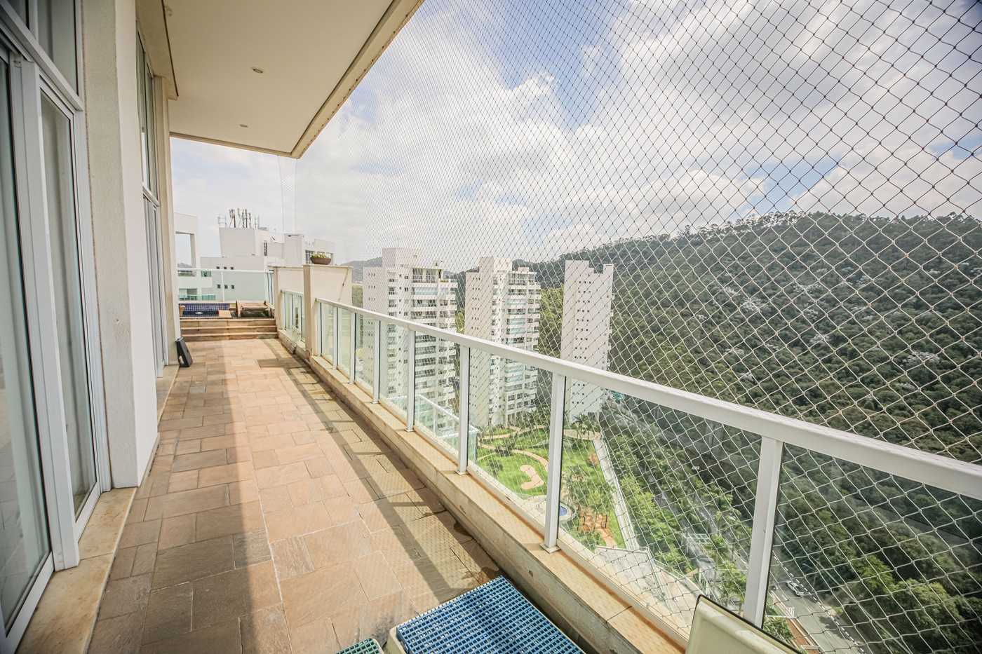 Varanda gourmet e piscina privativa!
