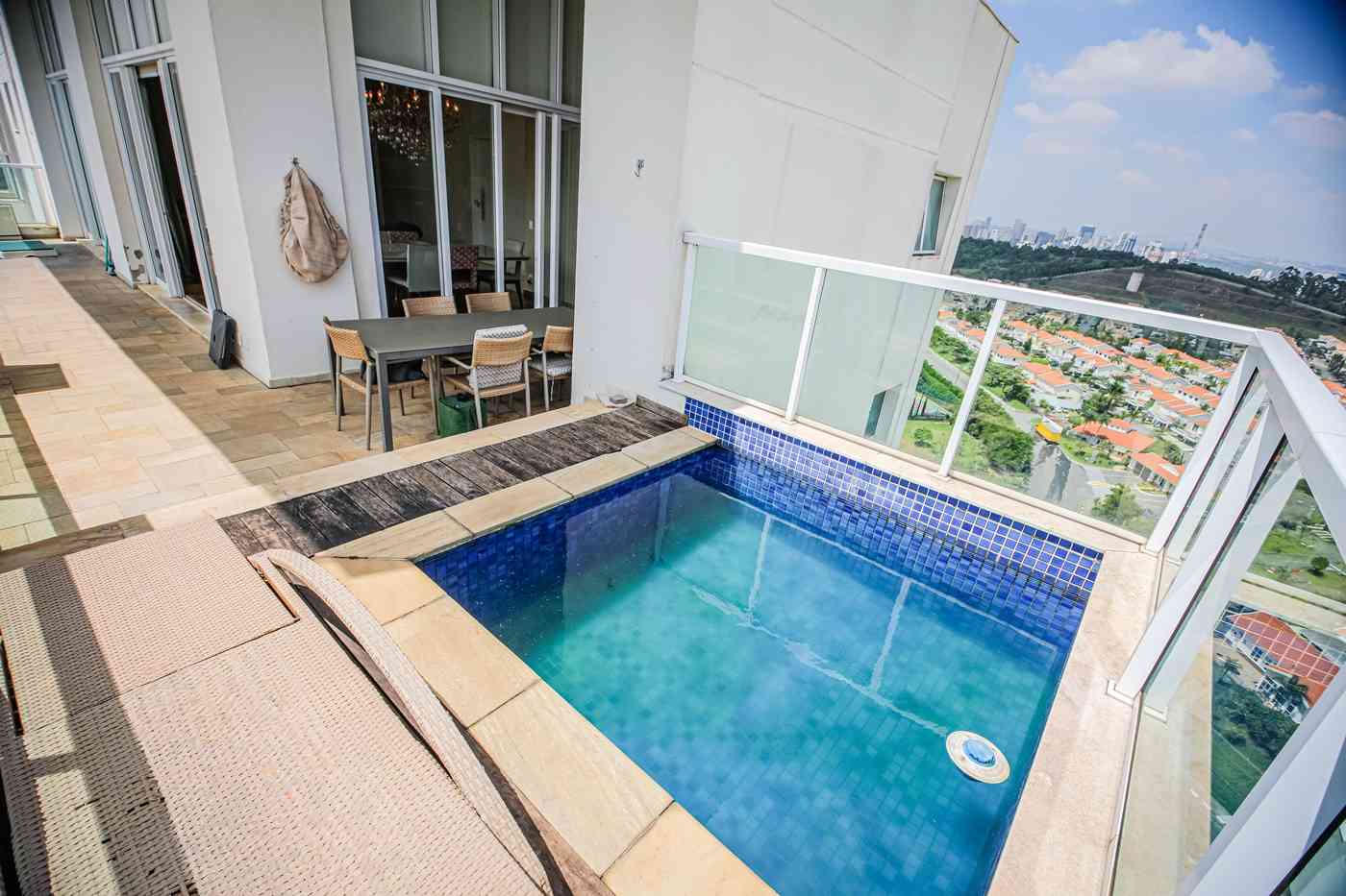 Varanda gourmet e piscina privativa!