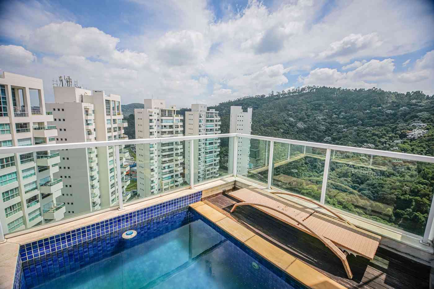 Varanda gourmet e piscina privativa!