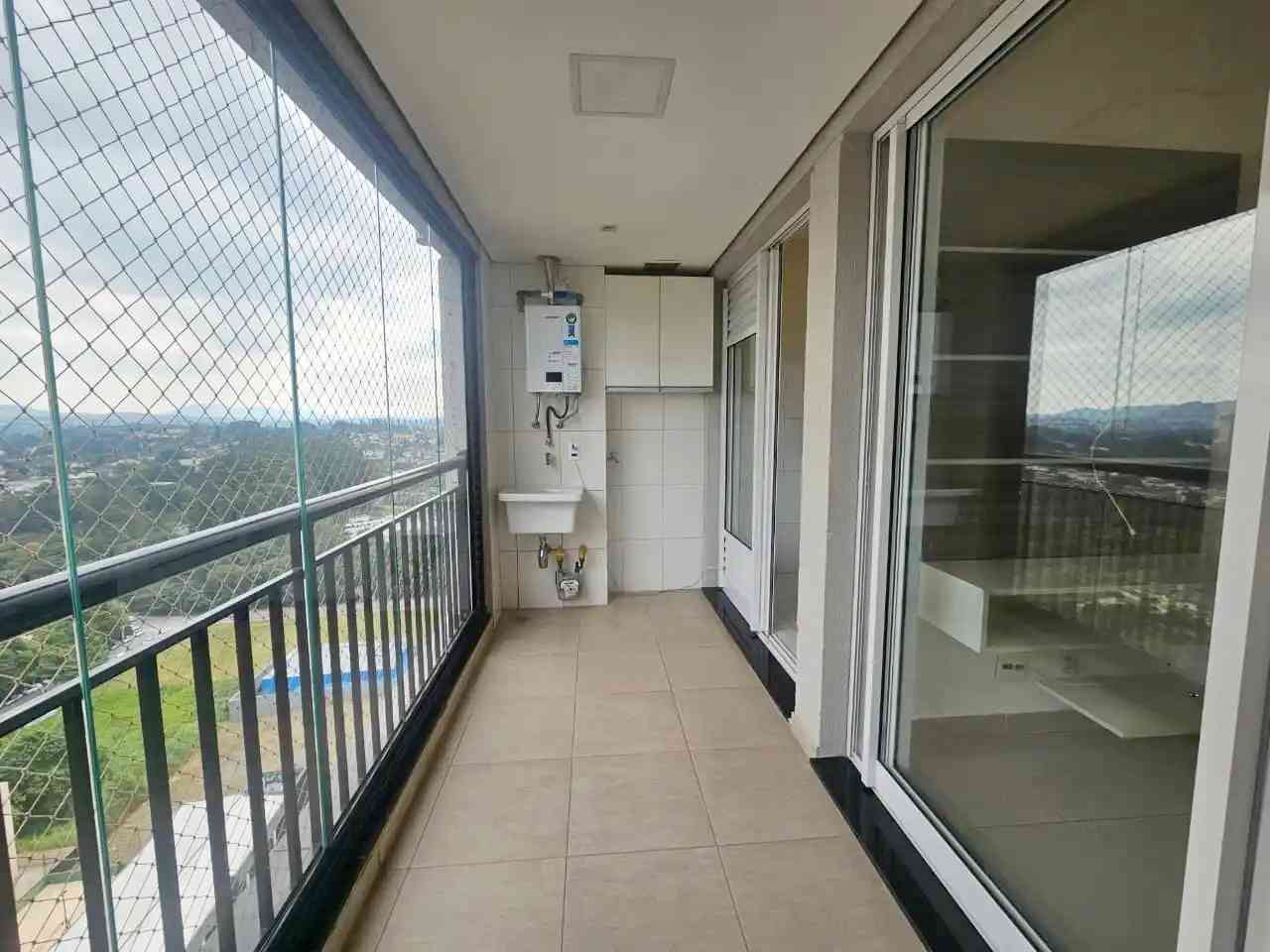 LINDO APARTAMENTO PARA LOCAÇÃO, ANDAR ALTO COM VARANDA!