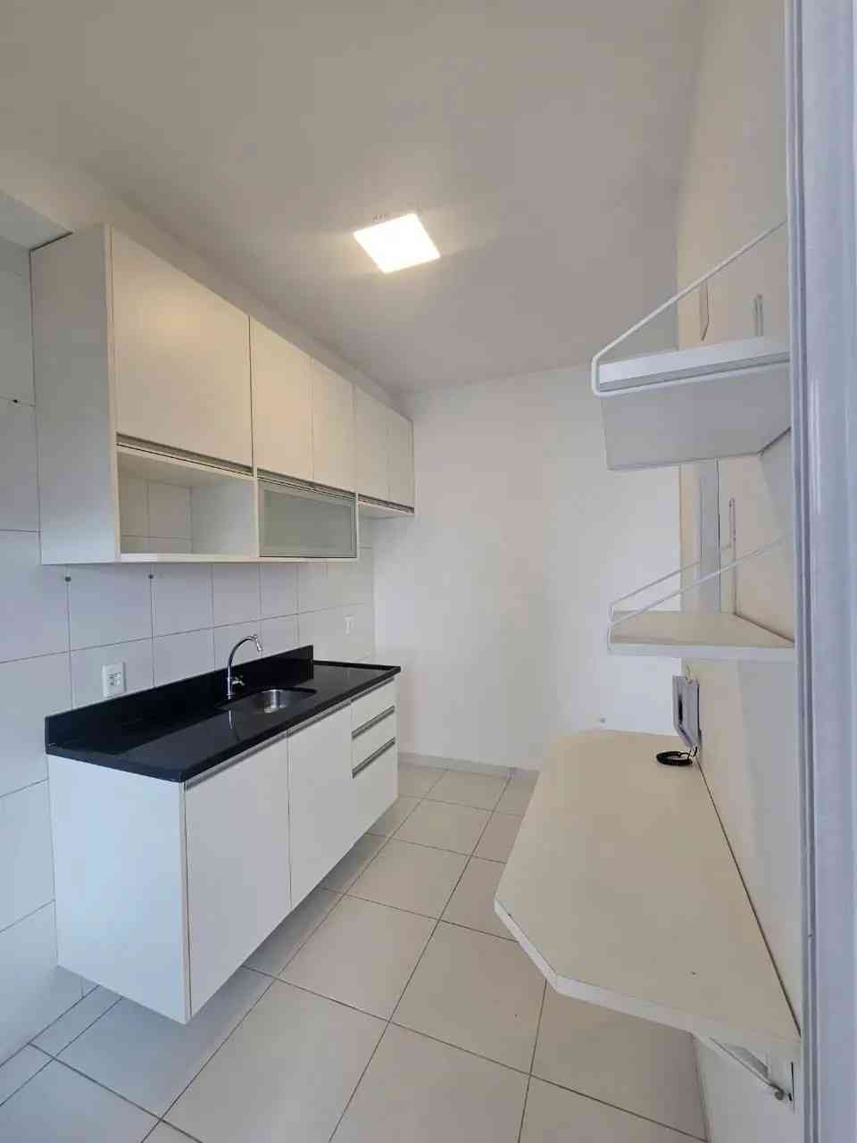 LINDO APARTAMENTO PARA LOCAÇÃO, ANDAR ALTO COM VARANDA!