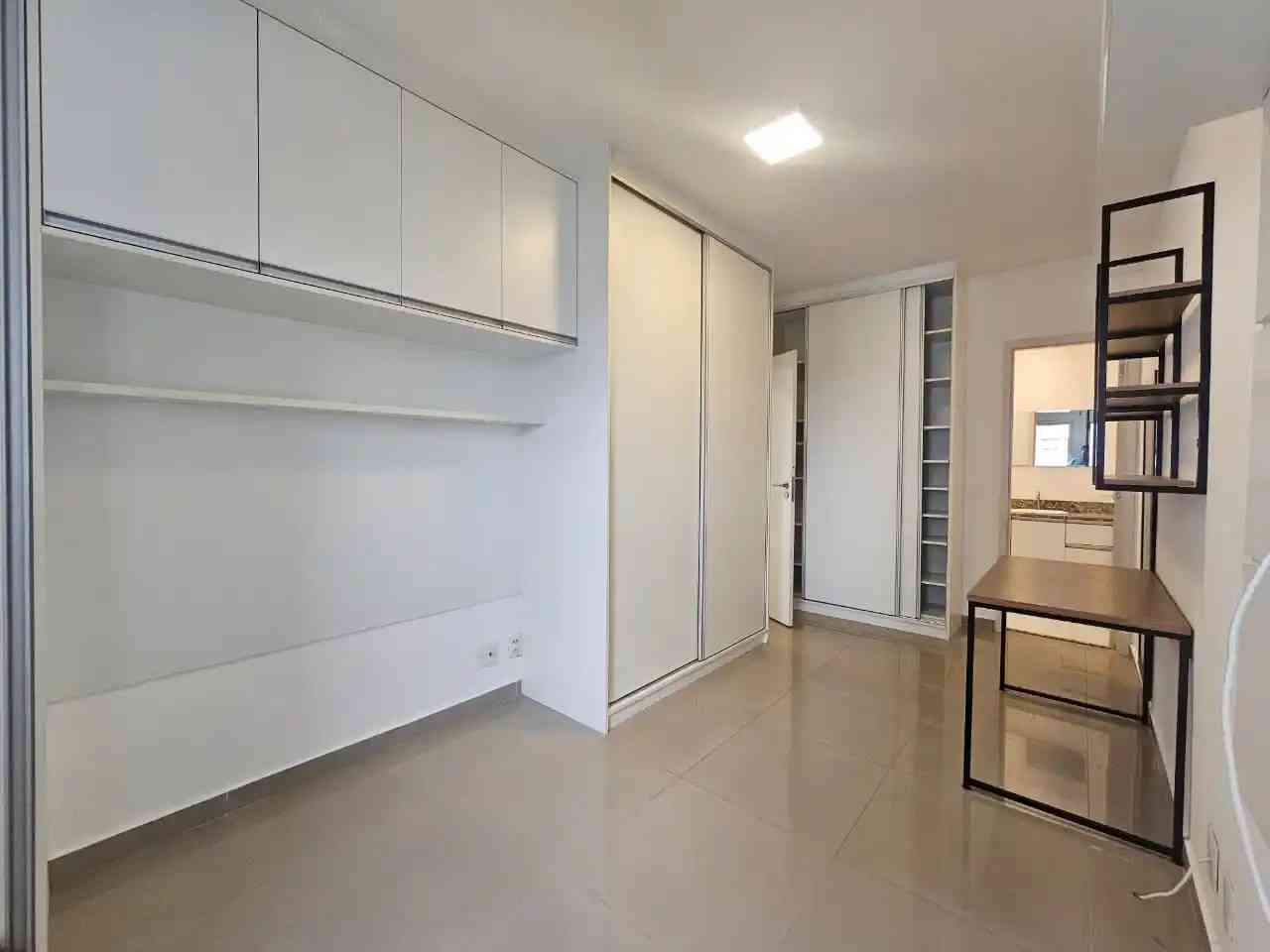LINDO APARTAMENTO PARA LOCAÇÃO, ANDAR ALTO COM VARANDA!