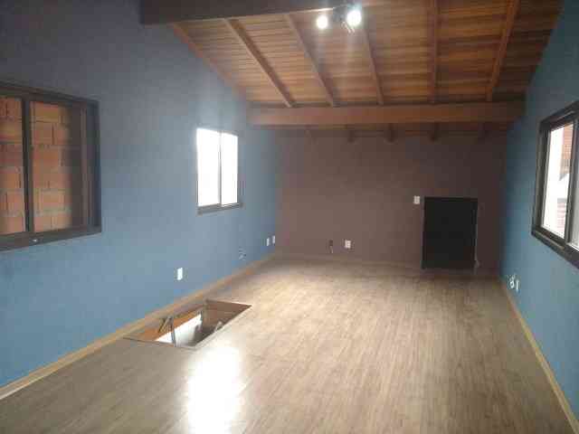 LINDO SOBRADO NO JD. JOVAIA COM SÓTON