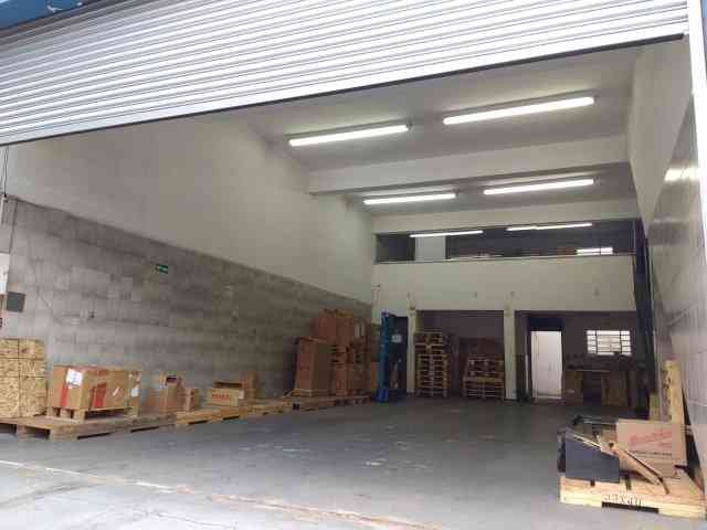 GALPÃO COM 210,00 M² NO MACEDO