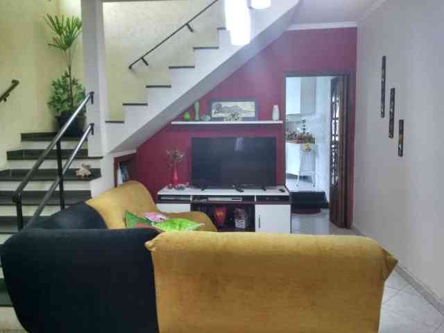 SOBRADO NO COCAIA COM 03 SUÍTES