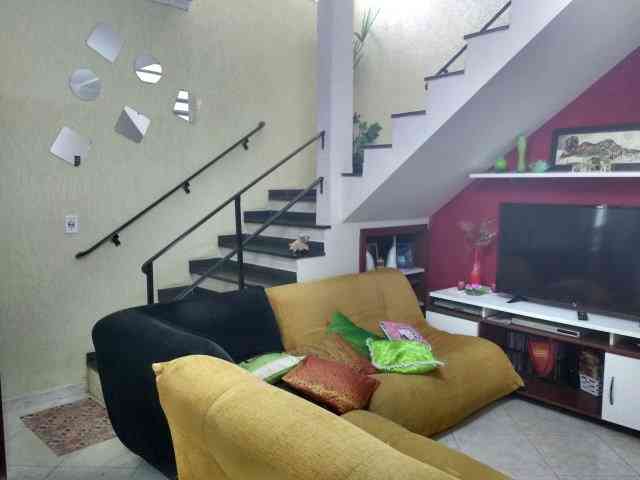 SOBRADO NO COCAIA COM 03 SUÍTES