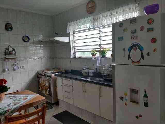 SOBRADO NO COCAIA COM 03 SUÍTES