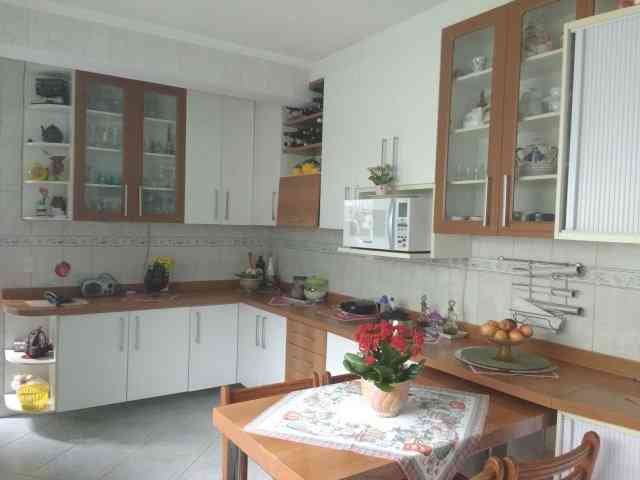 SOBRADO NO COCAIA COM 03 SUÍTES