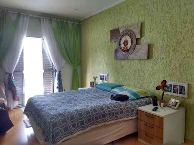 SOBRADO NO COCAIA COM 03 SUÍTES