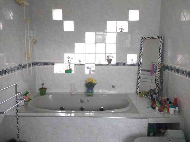 SOBRADO NO COCAIA COM 03 SUÍTES