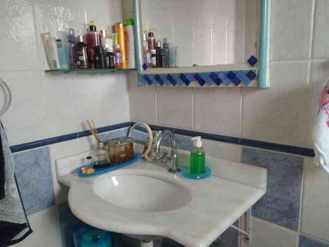 SOBRADO NO COCAIA COM 03 SUÍTES