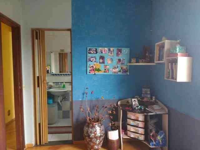 SOBRADO NO COCAIA COM 03 SUÍTES