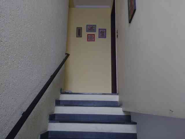 SOBRADO NO COCAIA COM 03 SUÍTES