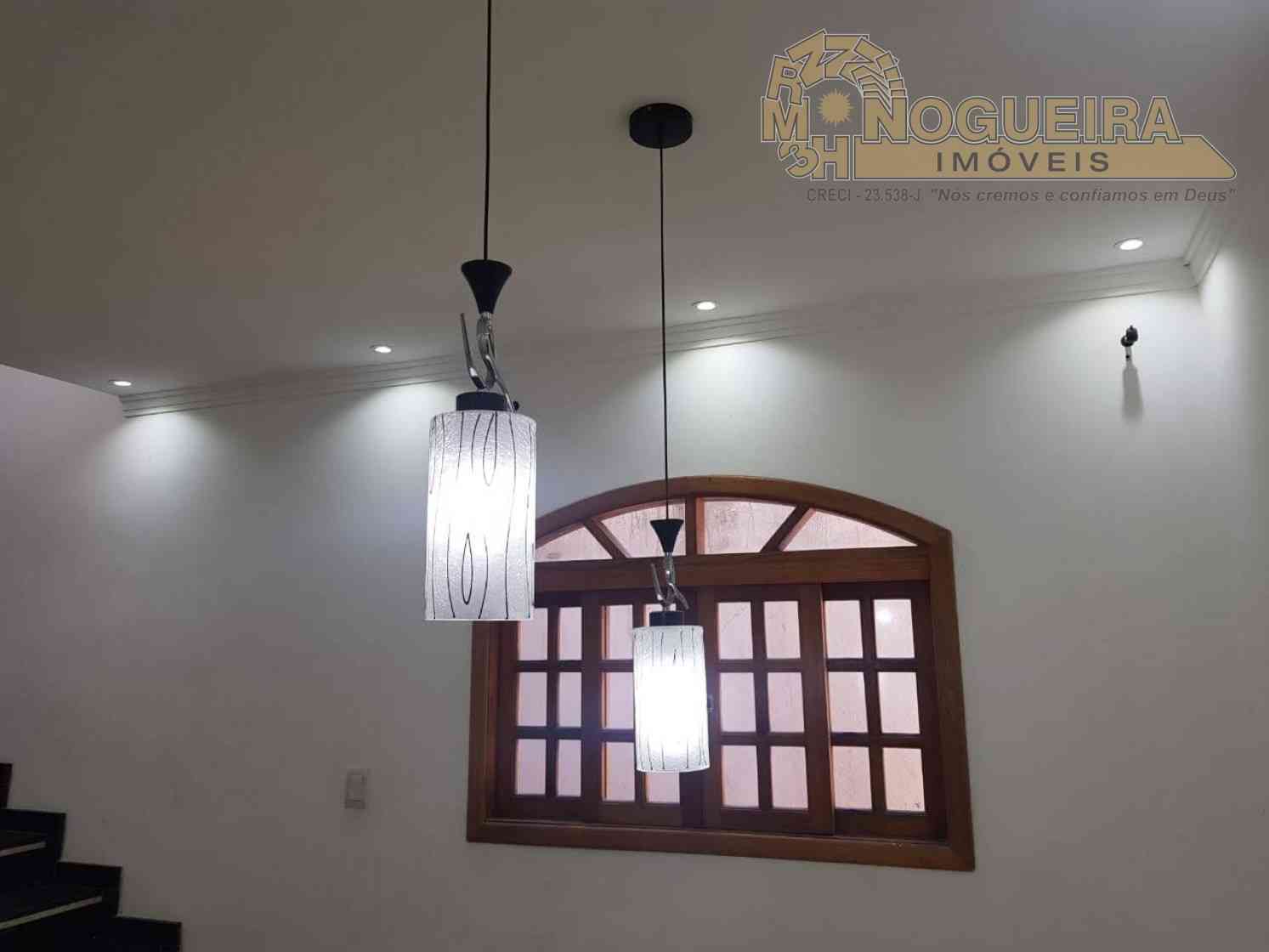 SOBRADO COM 03 DORMTS, 02 VAGAS