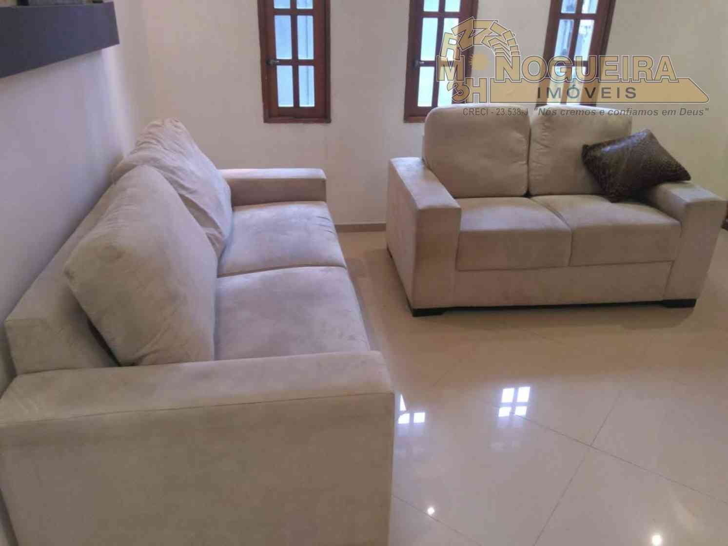 SOBRADO COM 03 DORMTS, 02 VAGAS