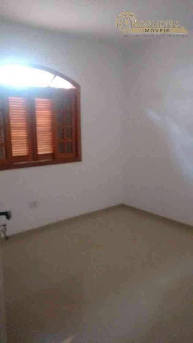 SOBRADO COM 03 DORMTS, 02 VAGAS