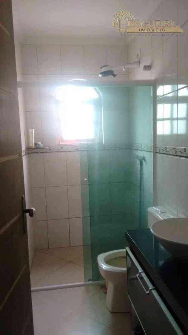 SOBRADO COM 03 DORMTS, 02 VAGAS