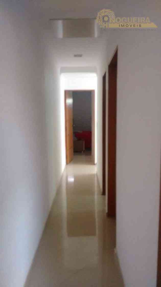 SOBRADO COM 03 DORMTS, 02 VAGAS