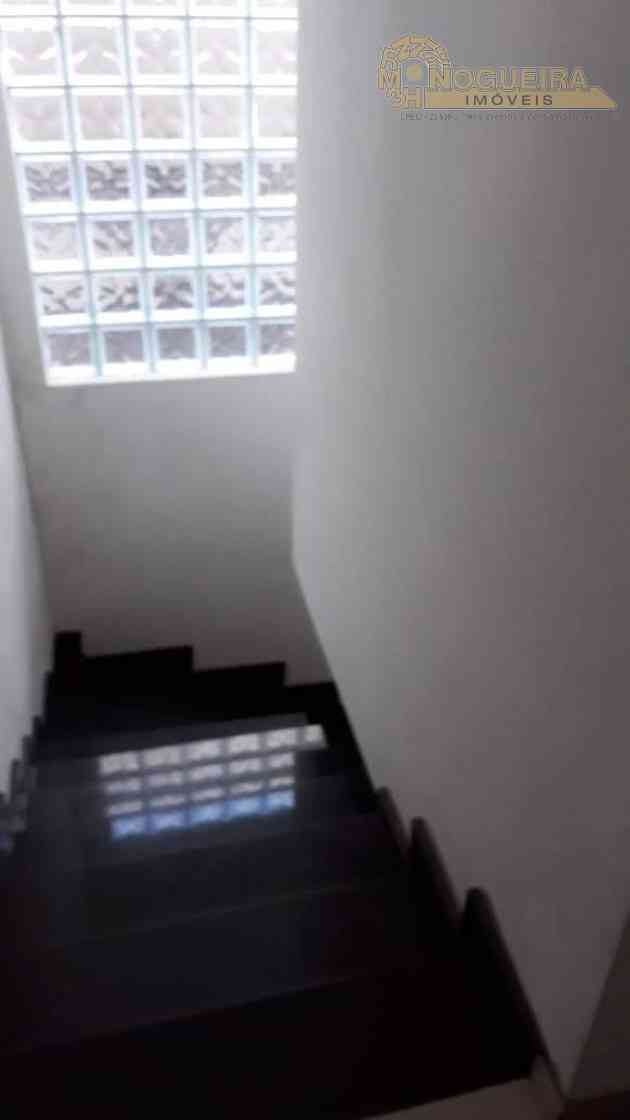 SOBRADO COM 03 DORMTS, 02 VAGAS