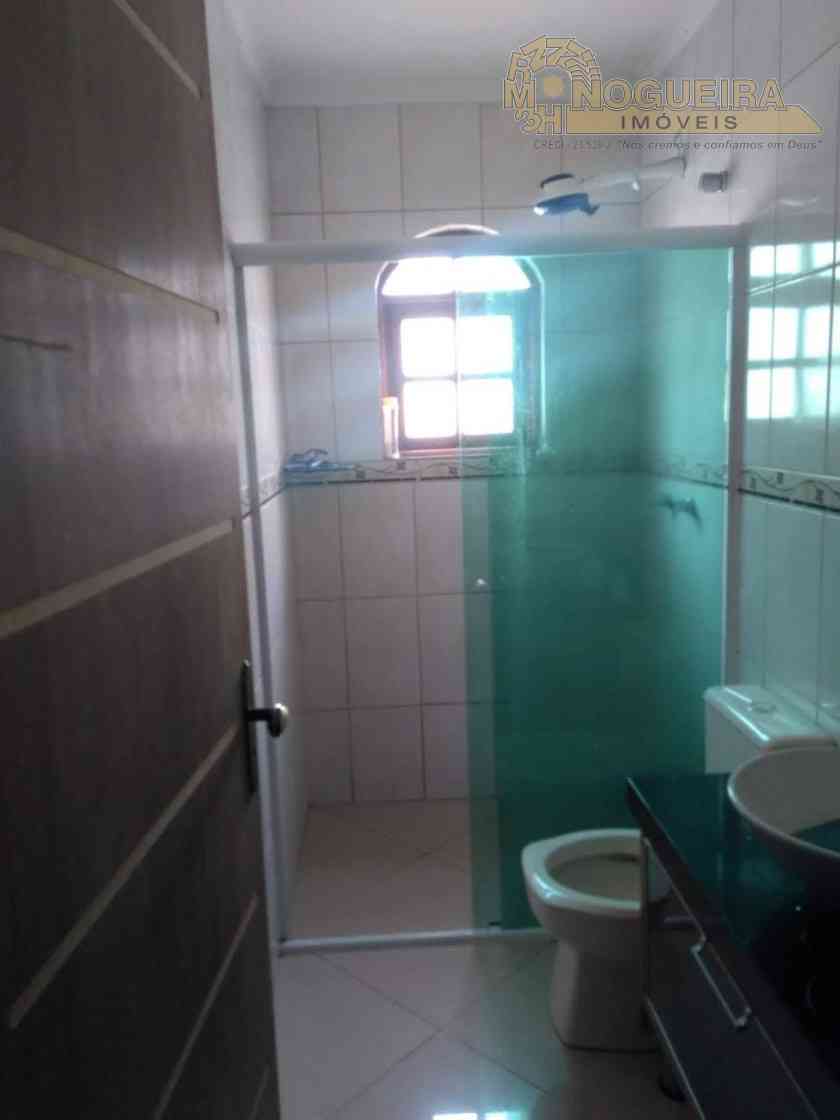 SOBRADO COM 03 DORMTS, 02 VAGAS