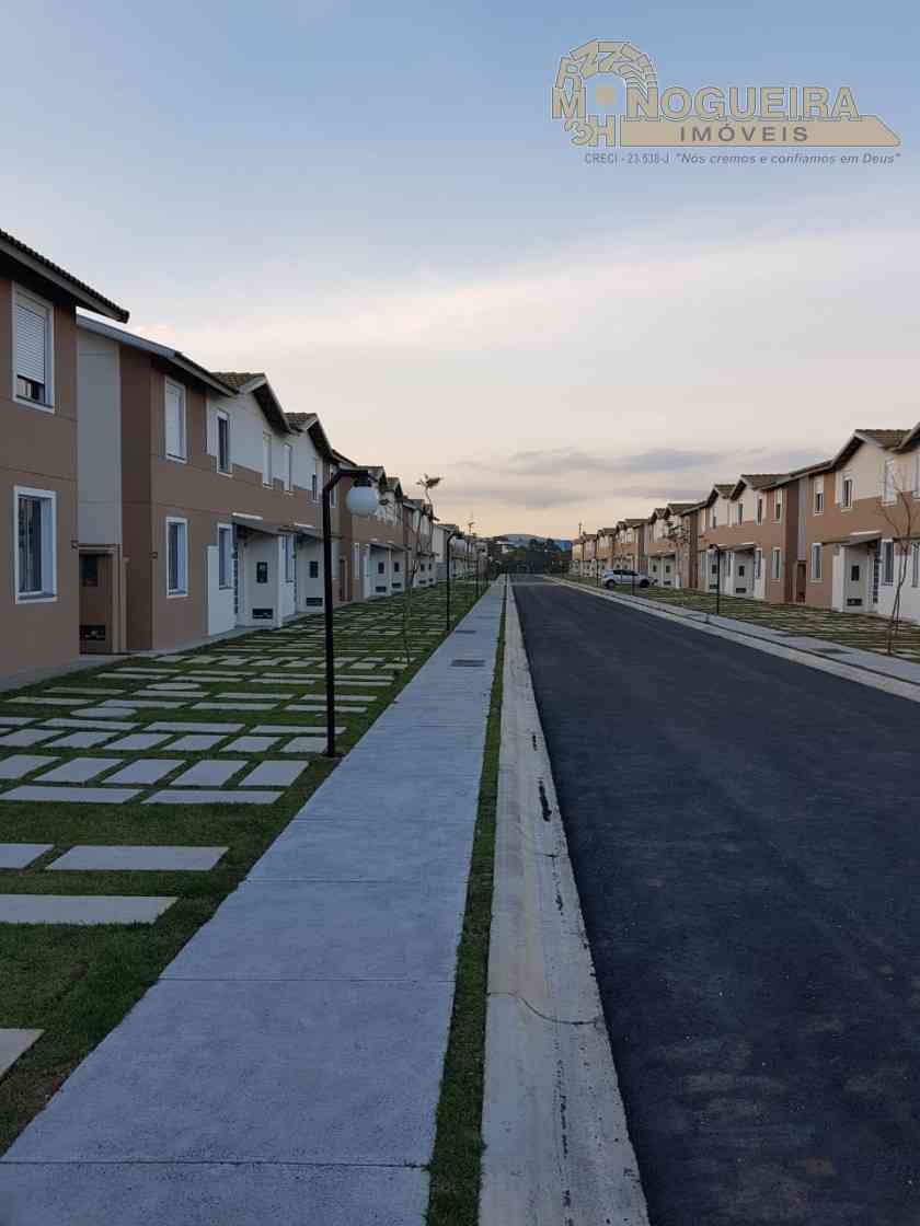 Sobrado condominio Villa Alegre - Agua Chata