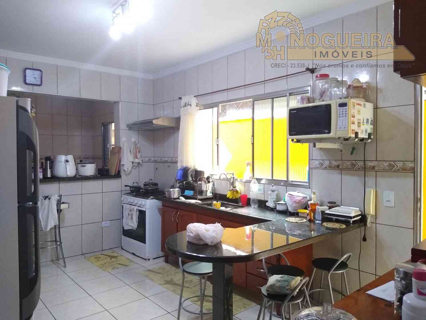 SOBRADO EM CONDOMÍNIO FECHADO