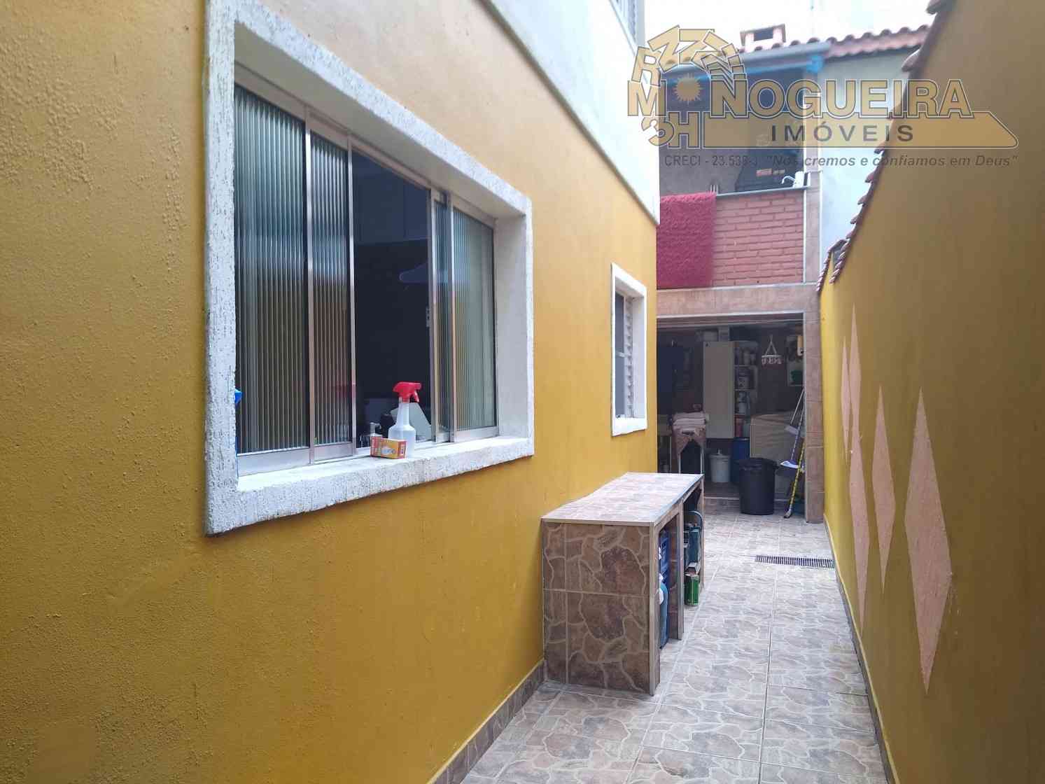 SOBRADO EM CONDOMÍNIO FECHADO