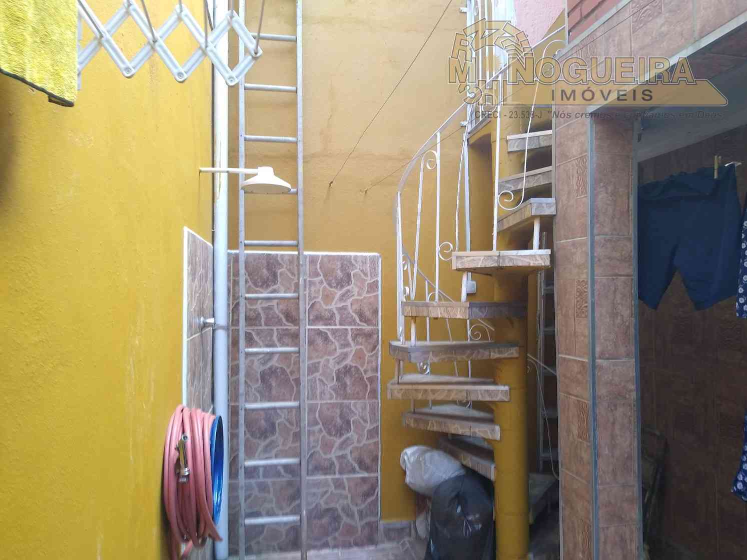 SOBRADO EM CONDOMÍNIO FECHADO