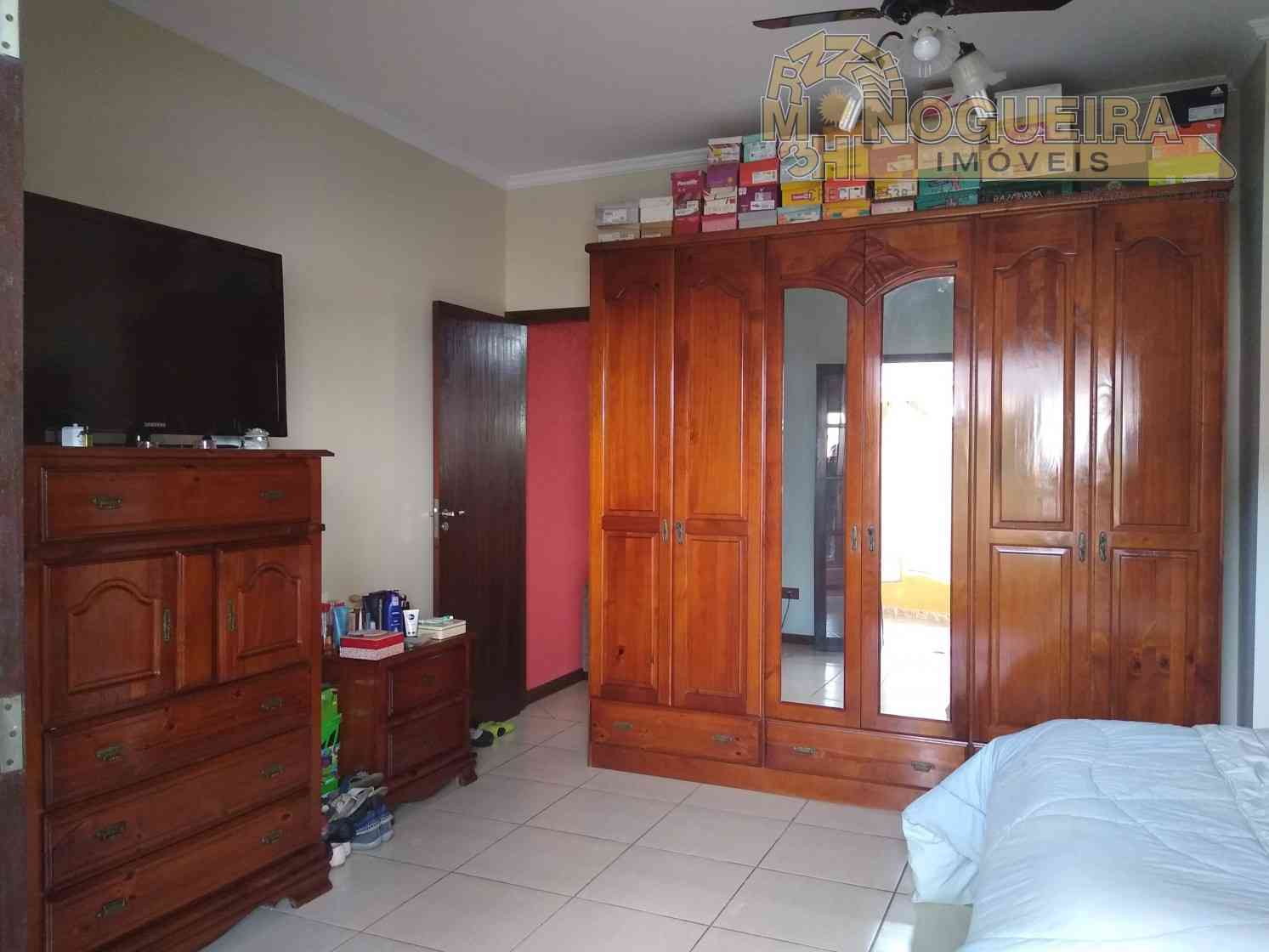 SOBRADO EM CONDOMÍNIO FECHADO