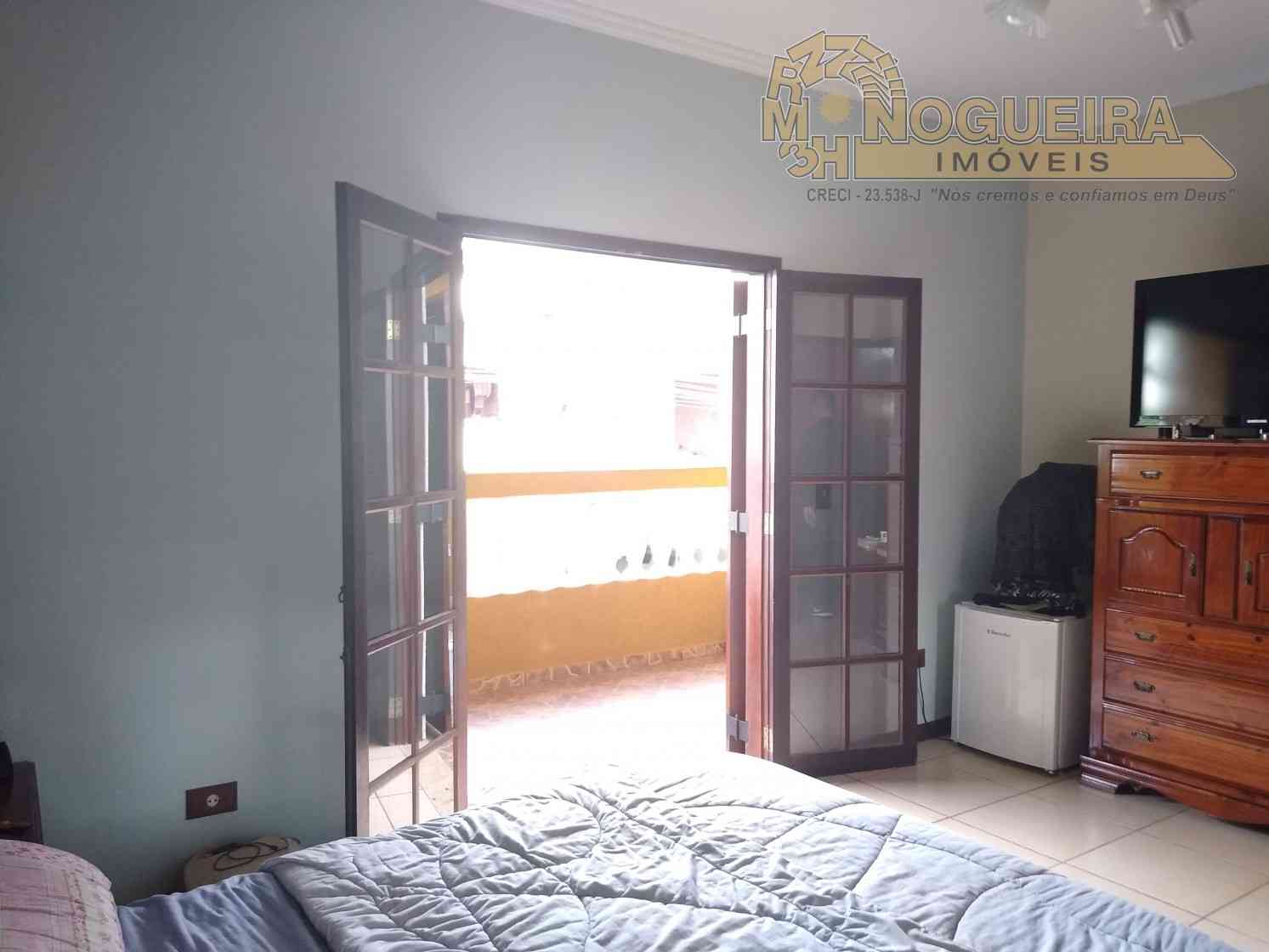 SOBRADO EM CONDOMÍNIO FECHADO