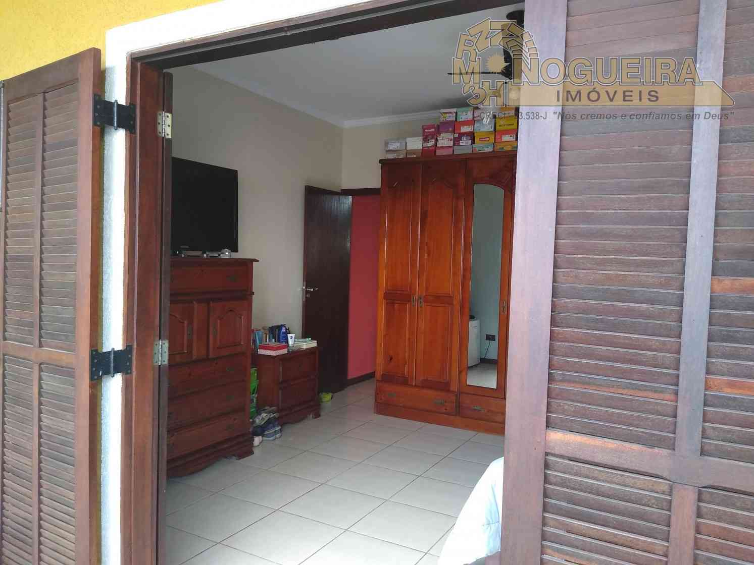 SOBRADO EM CONDOMÍNIO FECHADO