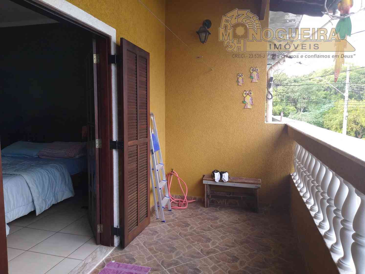 SOBRADO EM CONDOMÍNIO FECHADO