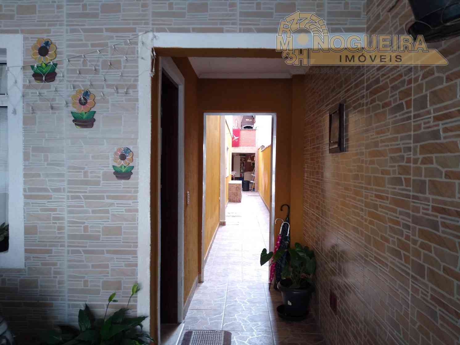 SOBRADO EM CONDOMÍNIO FECHADO